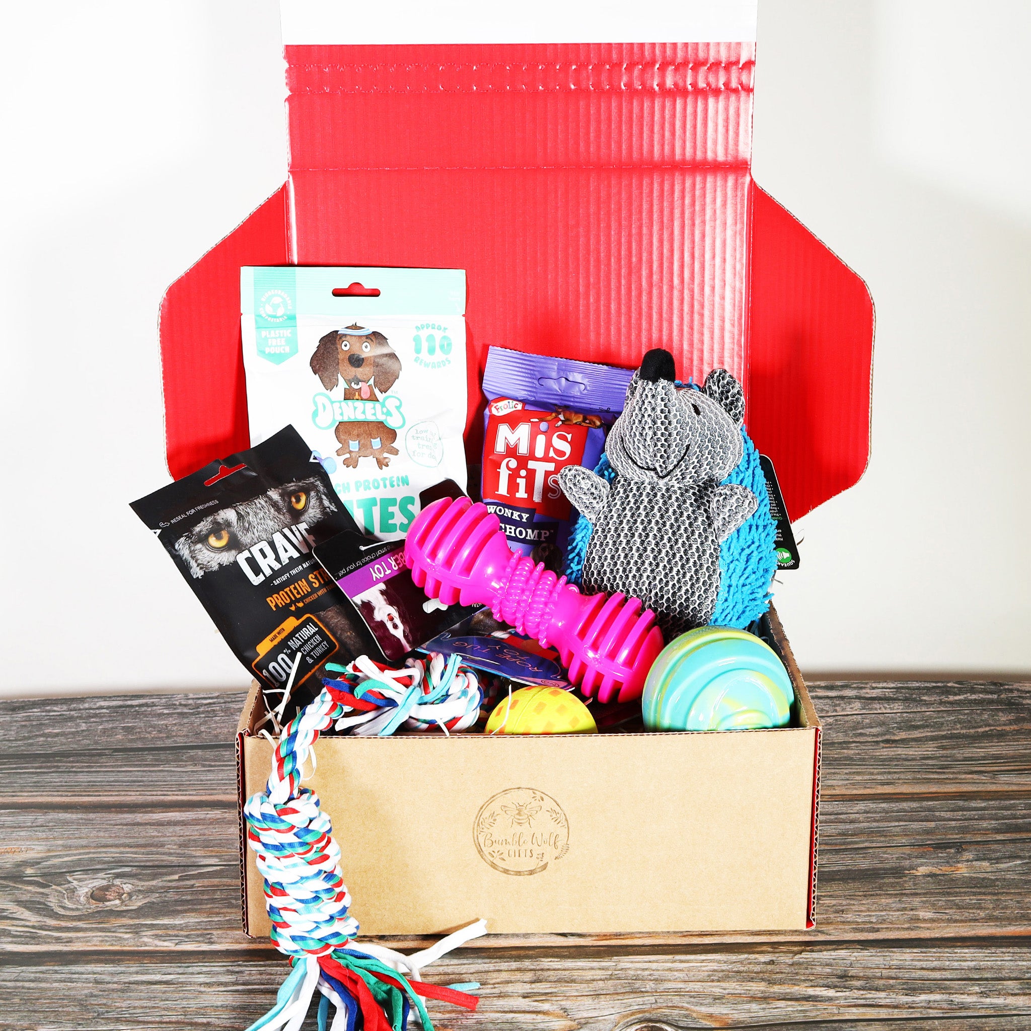 Gift Box for Dogs! Every Brindle Box is customized and full of yummy retailer treats, cute dog toys and essential pet goodies.